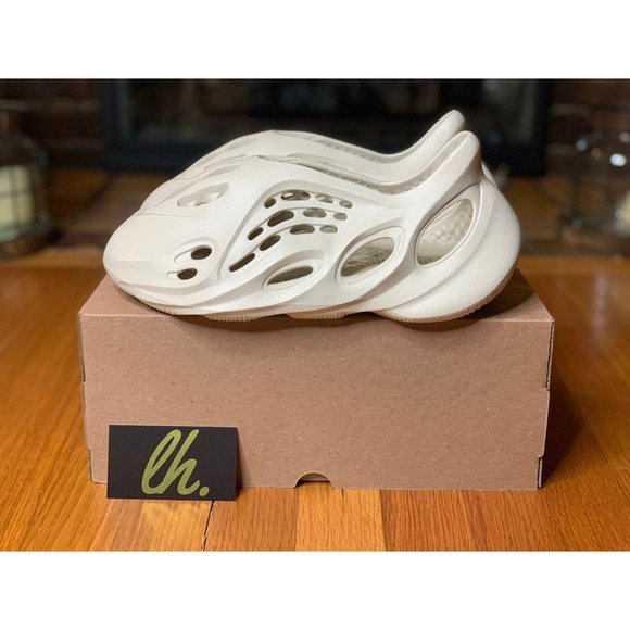 Size 8 Adidas Yeezy FoamRNNR "Sand" - Picture 1 of 6